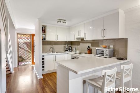 Charming Townhouse in Prime Location - Photo 3