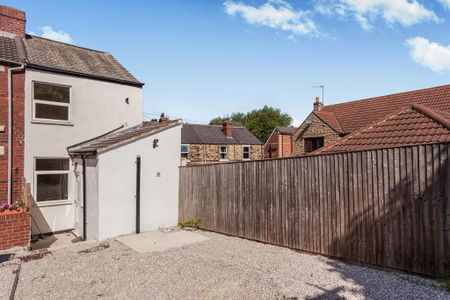 2 bedroom end of terrace house to rent - Photo 4