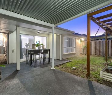 Charming, Cozy Bungalow Living - Photo 3