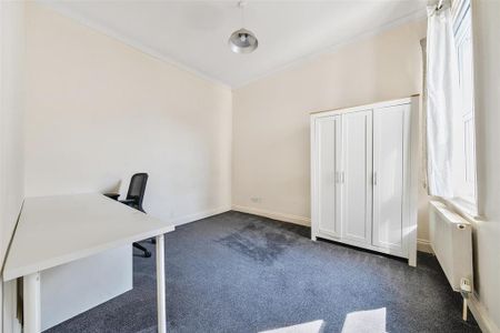 3 bedroom flat to rent - Photo 5