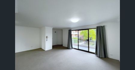 SPACIOUS TWO BEDROOM UNIT IN A PRIME LOCATION ! - Photo 5