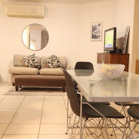 4 Bedroom 2 Bathroom 2 Car Garage Airconditioned Fully Fenced - Photo 1
