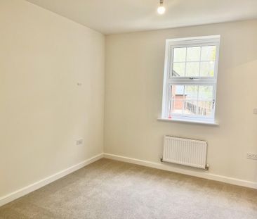 3 bedroom semi-detached house to rent - Photo 6