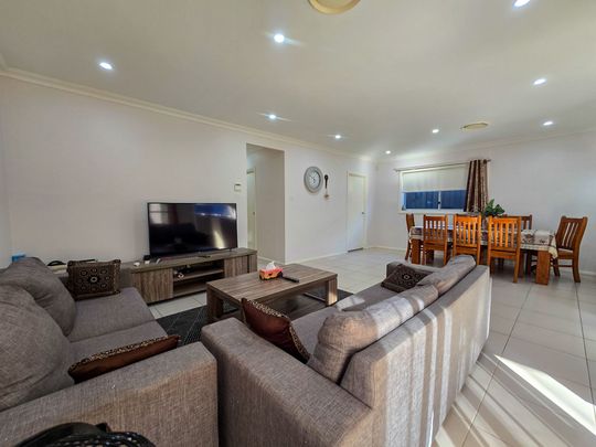 Modern Comfort in the Heart of Willowdale - 3 Bedroom Family Home - Photo 1