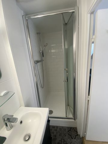 APPARTEMENT F1 BIS MEUBLÉ - CENTRE VILLE - Photo 5