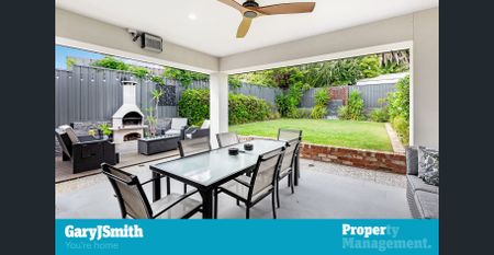 Stunning Home with Space, Style & Versatility - 3 or 4 Bedrooms - Solar - Photo 3