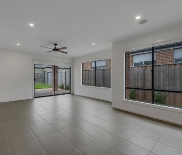 18 Poe Circuit, Officer VIC 3809 - House For Rent | Domain - Photo 4