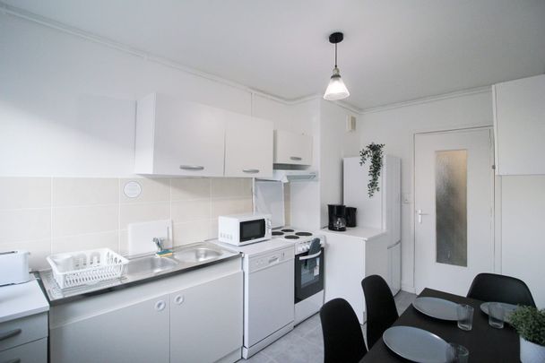 Villeurbanne - Le Richard - Chambre 2 - Photo 1
