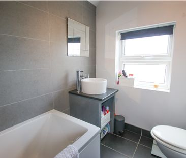 2 BEDROOM HOUSE - Photo 5