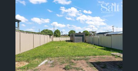 Freshly renovated two bedder in a great location - Photo 3