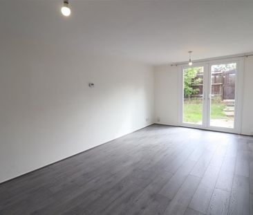 James Galloway Close, CV3 2NF - Photo 2