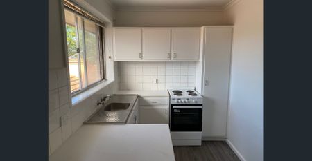 Roomy Apartment In A Great Location. - Photo 2