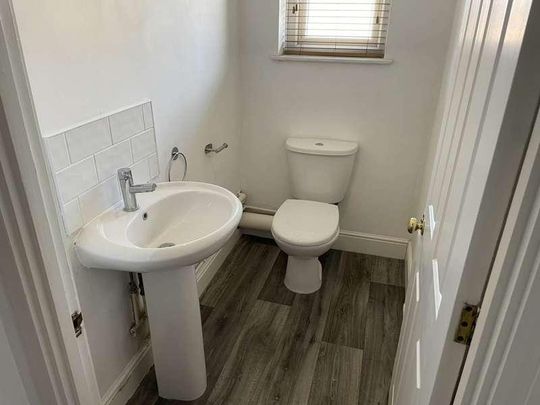 Beechwood Park, Boxmoor, HP3 - Photo 1