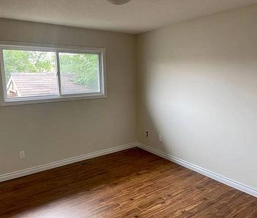 2bd 2ba 4,800 sqft - Photo 3