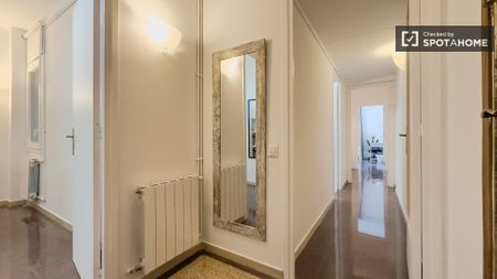 barcelona, Catalonia 08012 - Photo 2