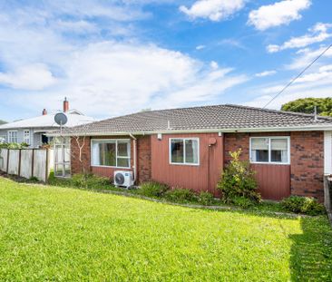 Two bedroom Home in New Lynn - Photo 2