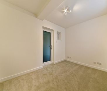 3 bedroom apartment to rent - Photo 4