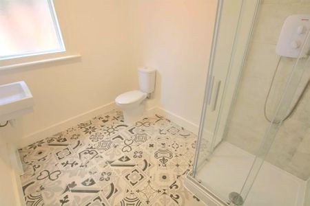 Saint Paul’s Square, Burton On Trent - Photo 2