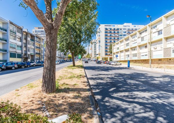 APARTAMENTO T2+1 NA AV ESTADOS UNIDOS DA AMÉRICA - LISBOA