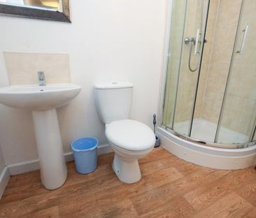 3 bedroom flat to rent - Photo 4