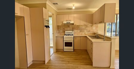 Cosy Three Bedroom Home with Generous Backyard - Photo 3