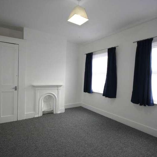 Bedroom House- Kensington Road, Reading, RG30 - Photo 1