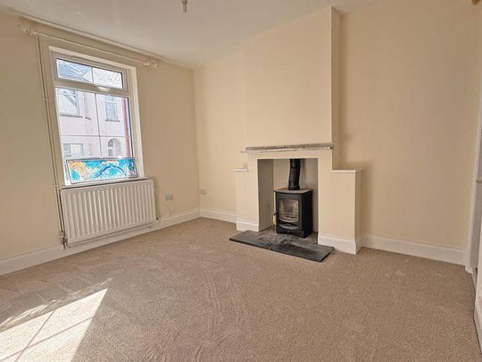 2 bedroom end of terrace house to rent - Photo 1