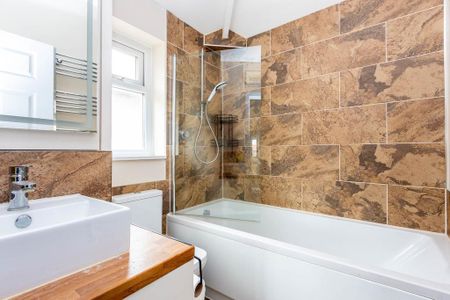 3 bedroom end of terrace house to rent - Photo 4