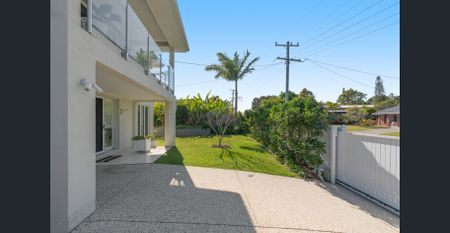 Spacious Four-Bedroom Home in a Prime Beachside Location - Photo 4