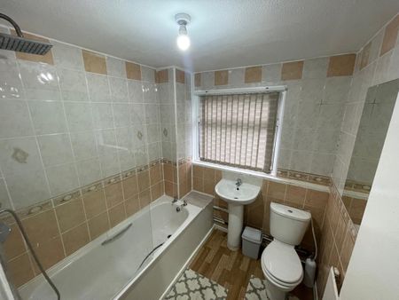 Room in a Shared House, Maple Close, M6 - Photo 2