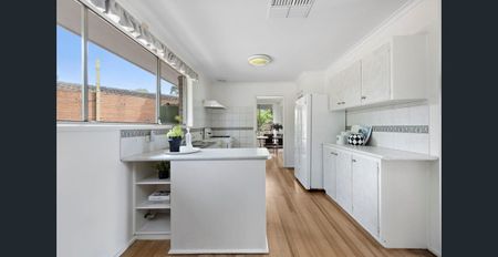 5 Orduna Place, Wheelers Hill - Photo 4