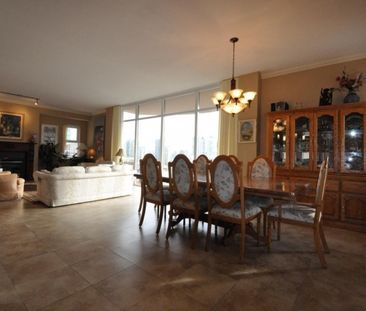 Condo in North Vancouver, BC - Photo 3
