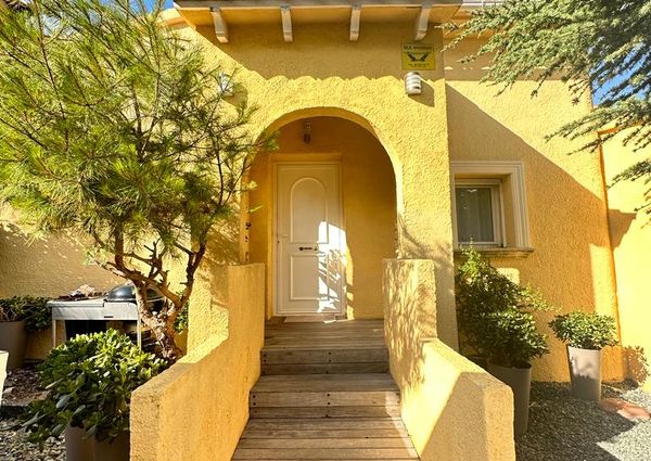 Villa for rent with 4 bedrooms and 3 bathrooms with stunning views