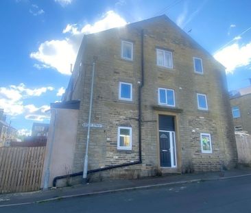 2 bedroom block of apartments to rent - Photo 3