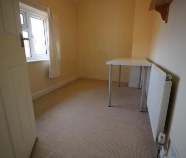 3 bedroom end of terrace house to rent - Photo 4