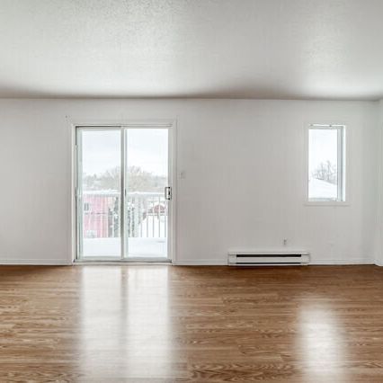 311 Avenue De Buckingham (Buckingham) Magnifique 4 1/2 - Photo 1
