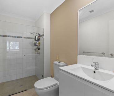 Stylish Fully-Furnished Apartment in Prime Southport Location! - Photo 2