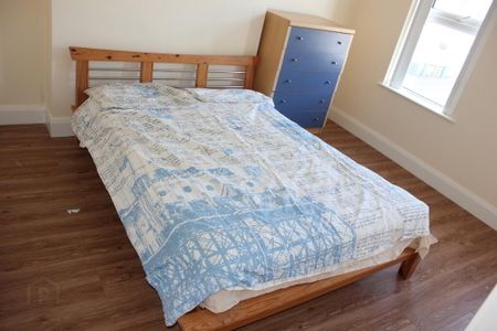 8 Enfield Street (STUDENT LET), Portstewart, BT55 7AL - Photo 2