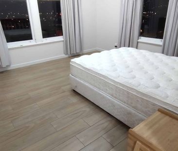 European Luxury with Best City Views in Newtown - Photo 2