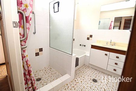 Level Unit handy to CBD - Photo 4