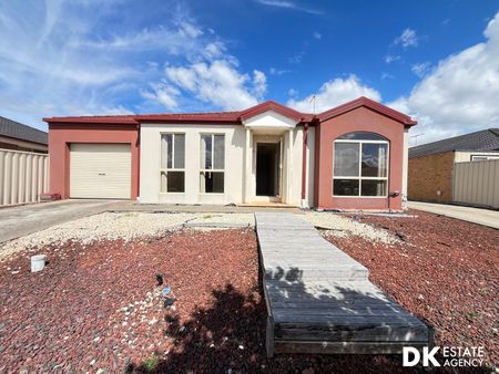 Ideal Family Home in Tarneit - Photo 3