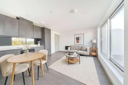 West Byfleet, Surrey, KT14 - Photo 2