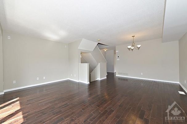 For Lease - 17 Glenhaven Private, Billings Bridge - Riverside Park and Area, Ontario - Photo 1