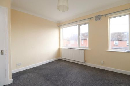 2 bedroom end of terrace house to rent - Photo 3