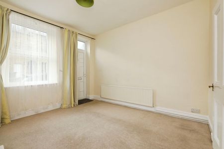 2 bedroom House To Let - Photo 2