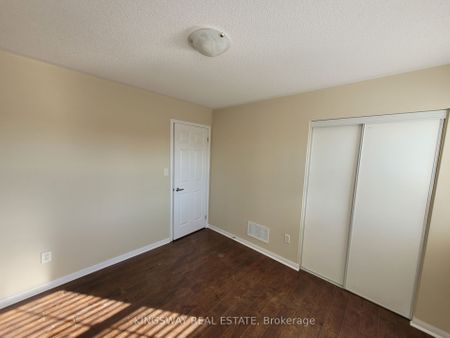 Detached Home For Lease | W8126002 - Photo 4