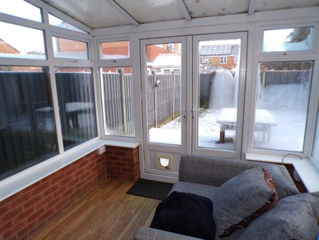 3 bedroom link detached house to rent - Photo 3