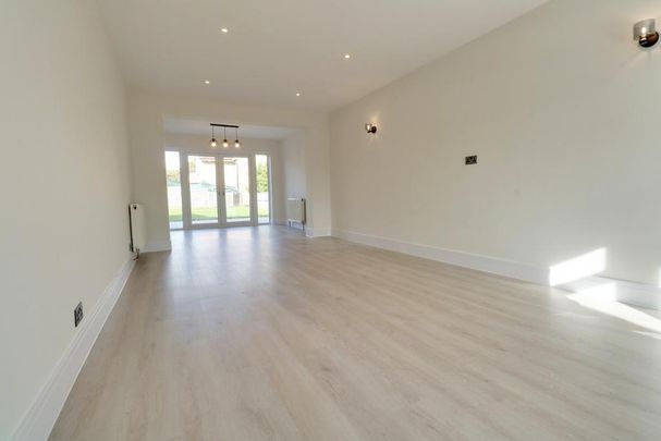 5 bedroom detached house to rent - Photo 1