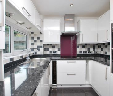 4 bedroom semi-detached house to rent - Photo 5