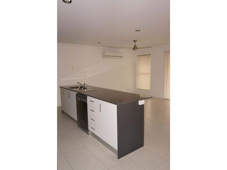 MODERN DUPLEX IN QUIET STREET - Photo 5